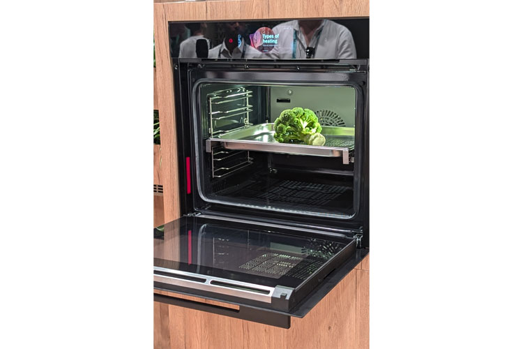 AI-assisted home cooking 