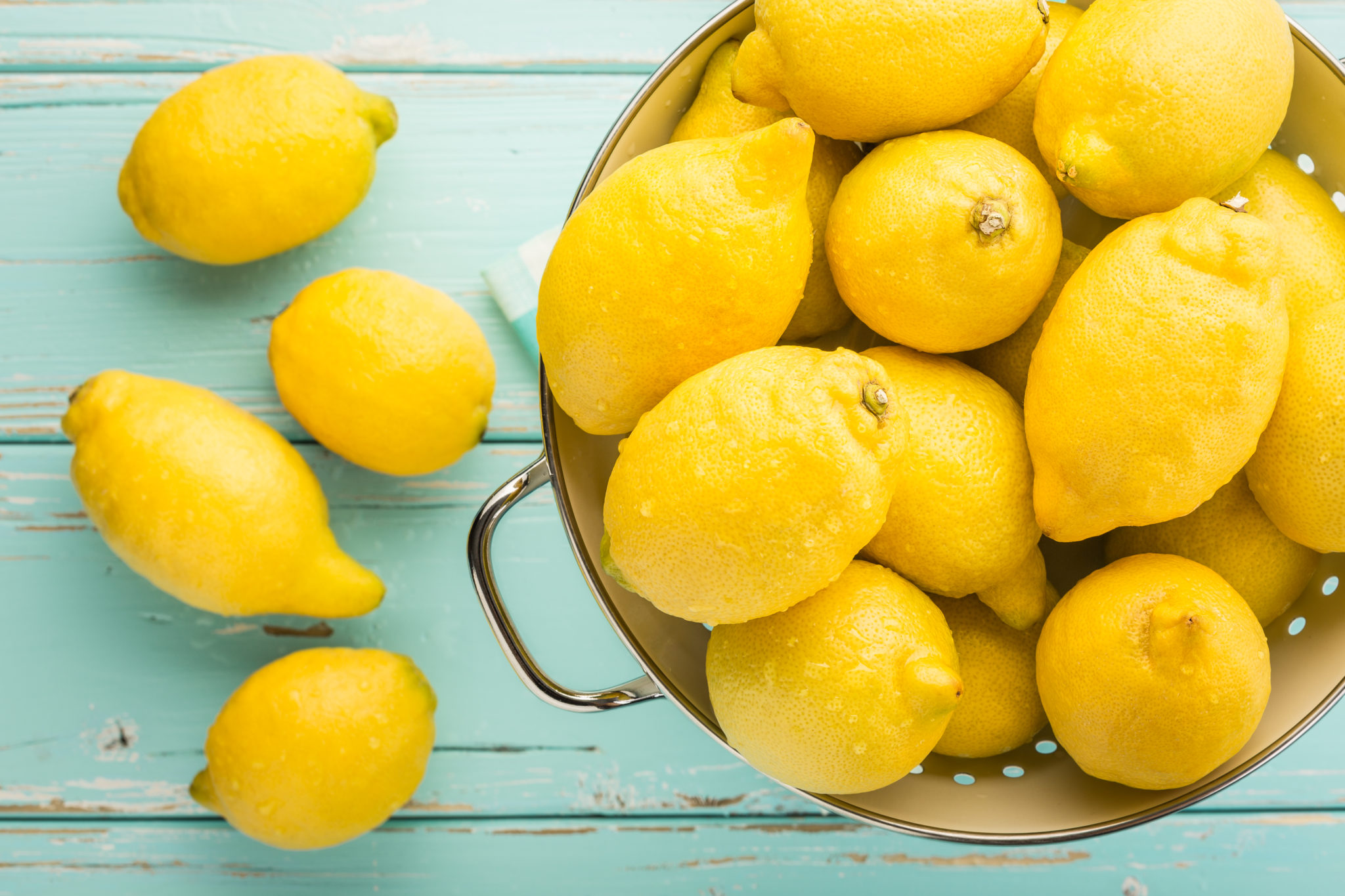 Lemons DIY Cleaning Solutions 