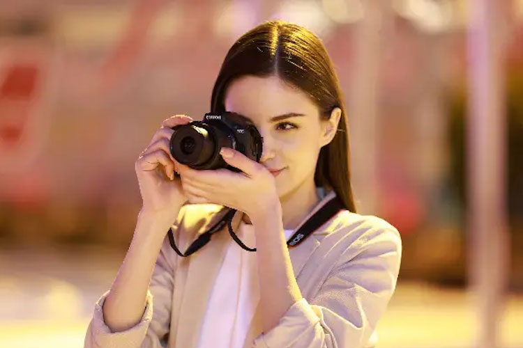 Canon’s EOS R100 Mirrorless Camera 