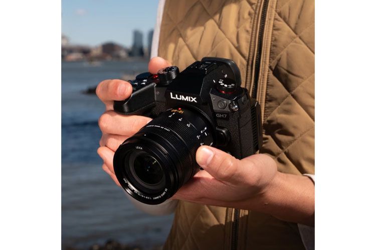 Lumix GH7 uses a 25.2MP BSI CMOS sensor with Phase Hybrid AF (autofocus)