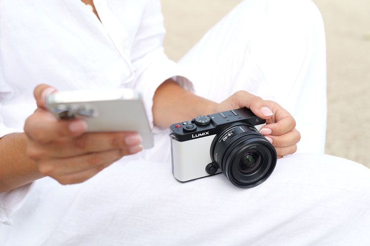 Smartphone vs Lumix S9 Mirrorless Camera Comparison