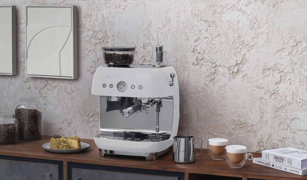 Smeg Espresso Coffee Machine this Black Friday
